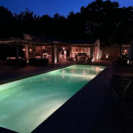 Konukevi Piscine 3*